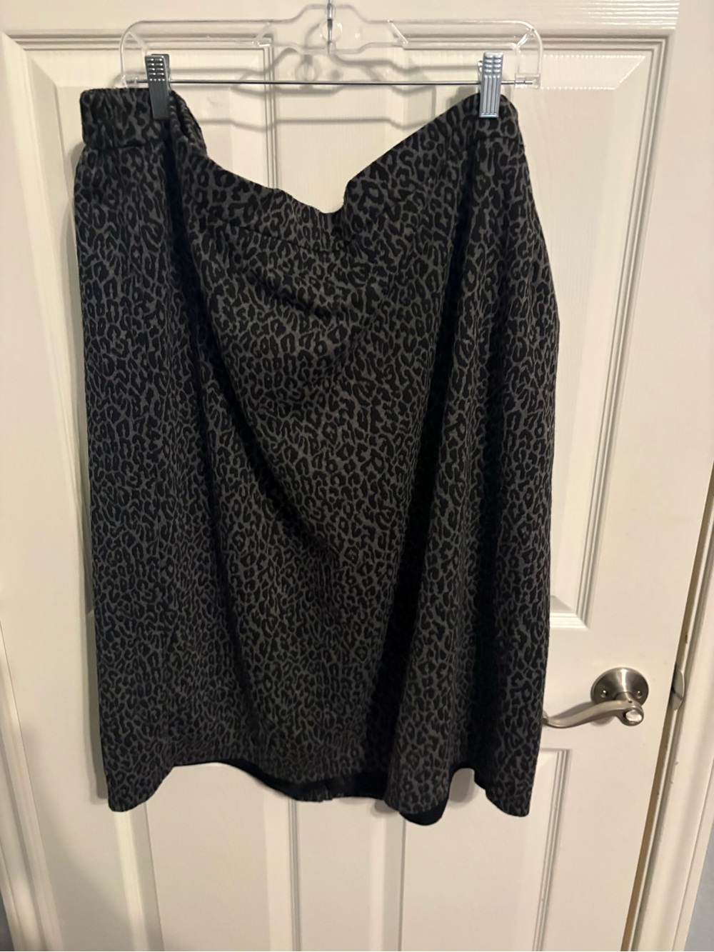 308- 4xl Maggie Barnes Charcoal and Black Leopard A-Line Skirt